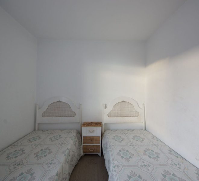 R5217829-Image 1-Middle Floor - 2 Beds - 50 Built