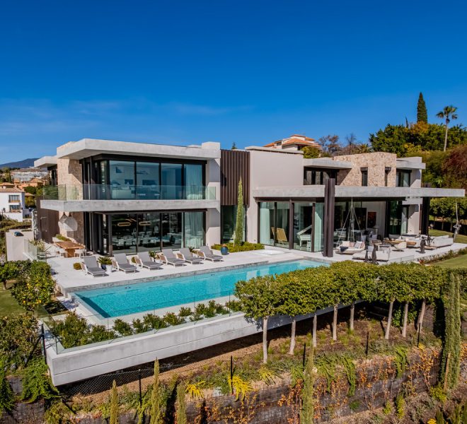 R5218078-Image 1-Detached - 8 Beds - 1762 Built