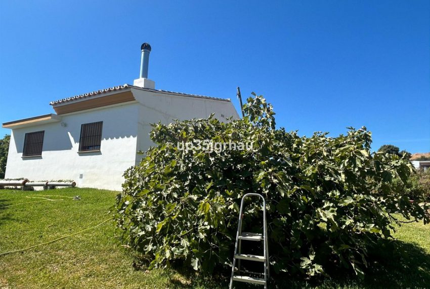 R5218180-Villa-For-Sale-Estepona-Finca-1-Beds-60-Built