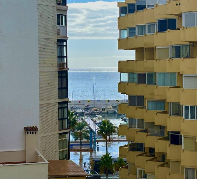 R5219869-Image 1-Middle Floor Apartment - 3 Beds - 143 Built