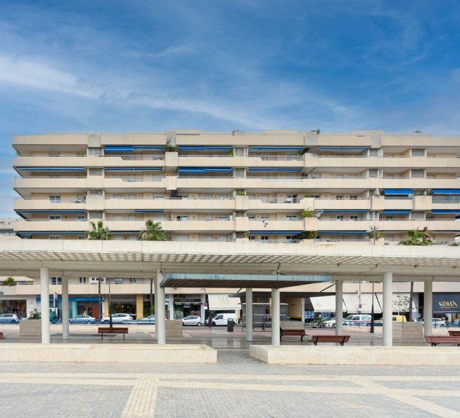 R5222035-Image 1-Middle Floor Apartment - 2 Beds - 102 Built