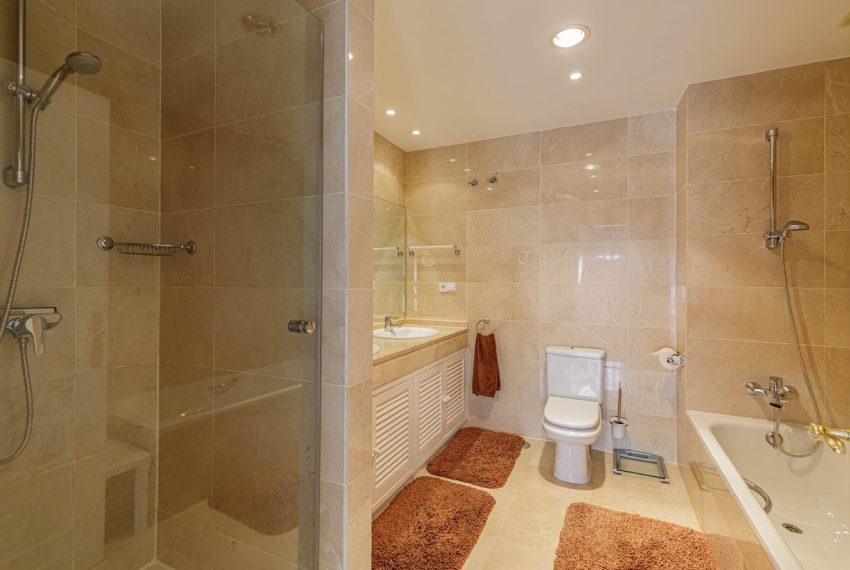 R5222125-Apartment-For-Sale-Los-Arqueros-Penthouse-Duplex-3-Beds-200-Built-10