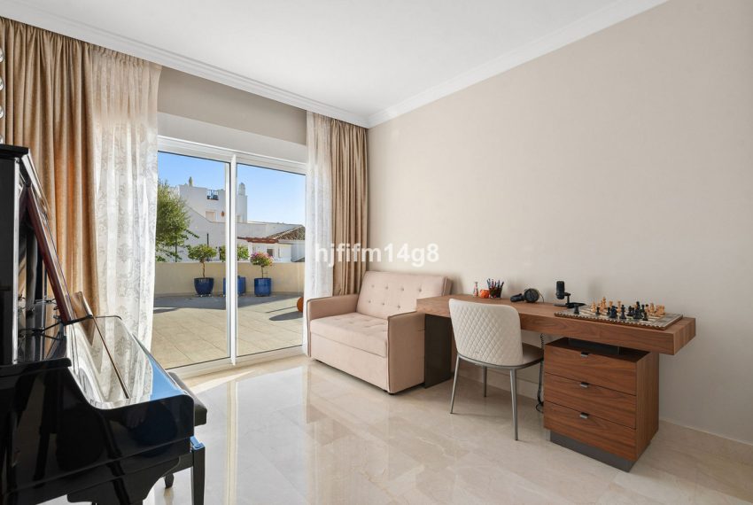 R5222437-Apartment-For-Sale-Nueva-Andalucia-Penthouse-3-Beds-108-Built-11