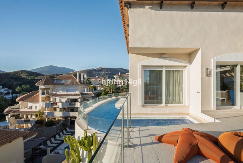 R5222437-Apartment-For-Sale-Nueva-Andalucia-Penthouse-3-Beds-108-Built-19