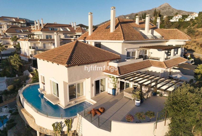 R5222437-Apartment-For-Sale-Nueva-Andalucia-Penthouse-3-Beds-108-Built