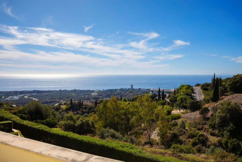 R5223376-Apartment-For-Sale-Altos-de-los-Monteros-Penthouse-Duplex-3-Beds-197-Built-2