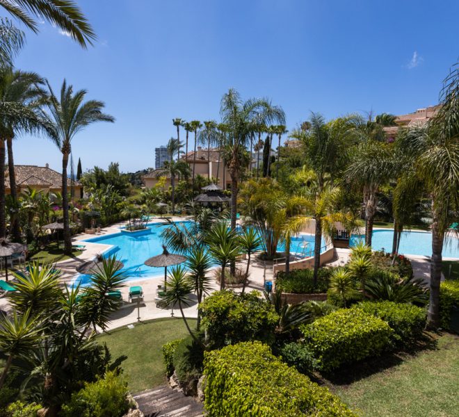 R5225431-Image 1-Middle Floor Apartment - 2 Beds - 142 Built