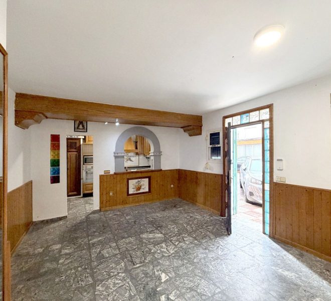 R5229403-Image 1-Ground Floor Apartment - 3 Beds - 80 Built