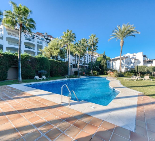 R5229718-Image 1-Middle Floor Apartment - 3 Beds - 142 Built