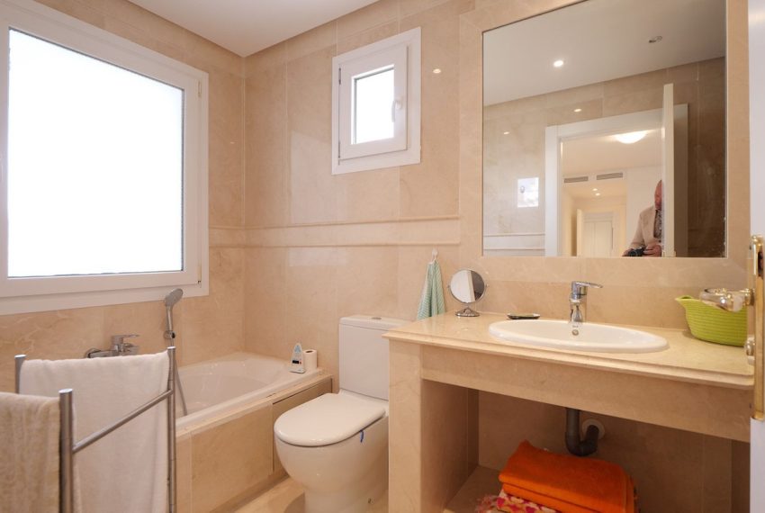 R5233405-Apartment-For-Sale-Nueva-Andalucia-Ground-Floor-Apartment-2-Beds-121-Built-10