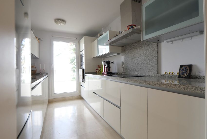 R5233405-Apartment-For-Sale-Nueva-Andalucia-Ground-Floor-Apartment-2-Beds-121-Built-6