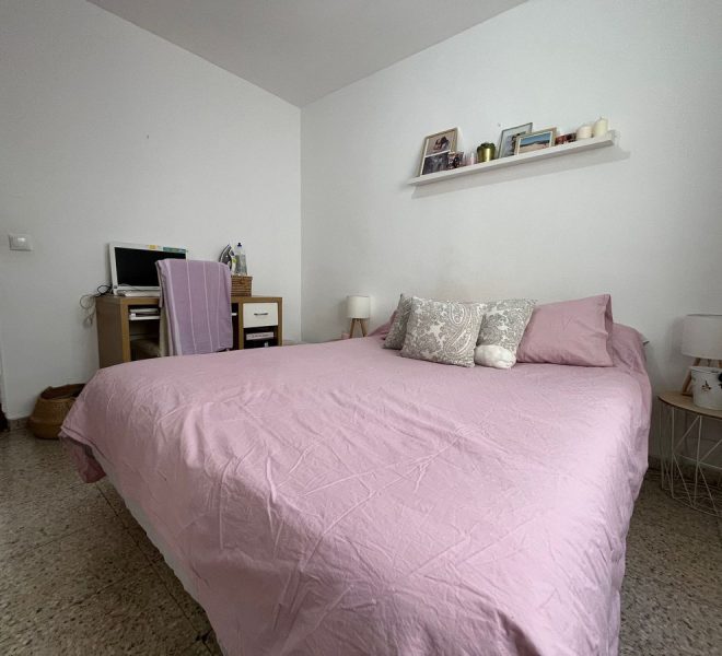 R5233456-Image 1-Middle Floor Apartment - 3 Beds - 75 Built