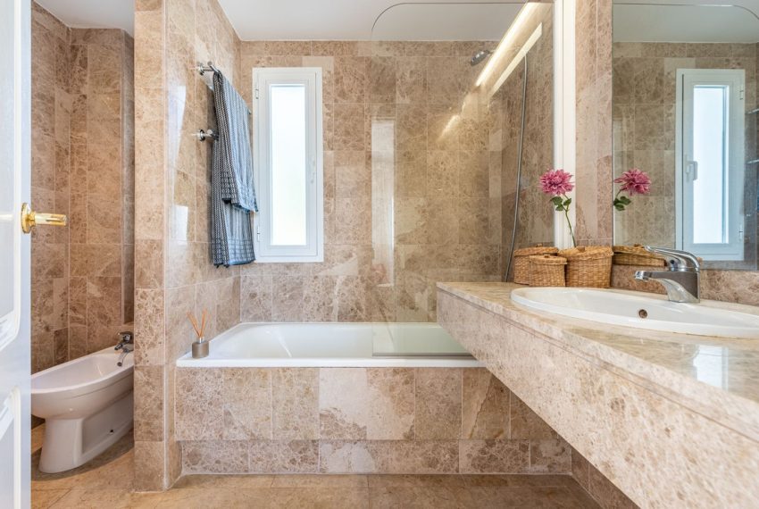 R5234707-Apartment-For-Sale-Nueva-Andalucia-Penthouse-Duplex-3-Beds-121-Built-12