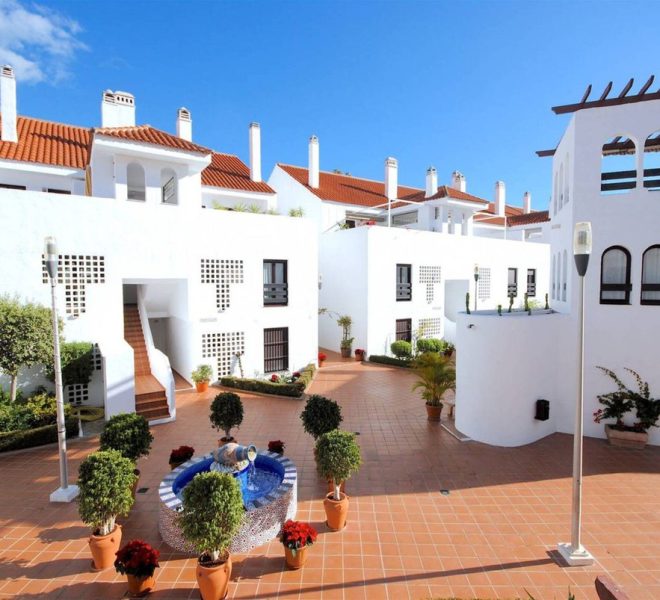 R5236174-Image 1-Ground Floor Apartment - 3 Beds - 143 Built