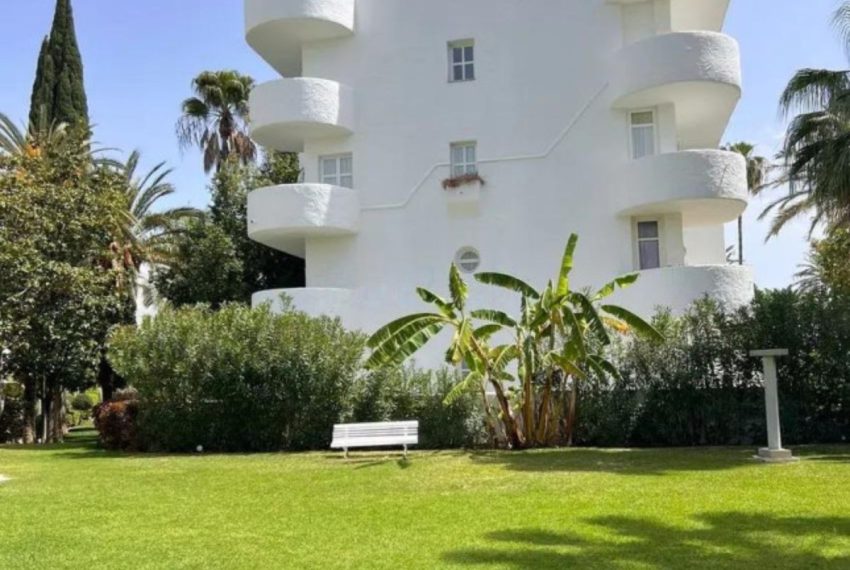 R5032129-Apartment-For-Sale-The-Golden-Mile-Middle-Floor-Apartment-4-Beds-135-Built-4