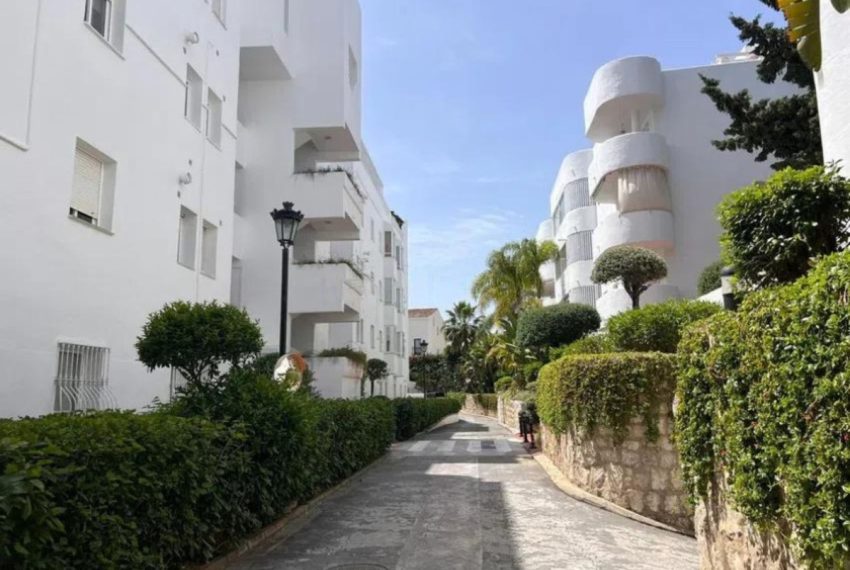 R5032129-Apartment-For-Sale-The-Golden-Mile-Middle-Floor-Apartment-4-Beds-135-Built-5