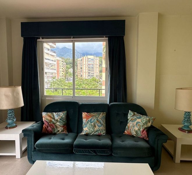 R5041888-Image 1-Middle Floor Apartment - 1 Beds - 52 Built