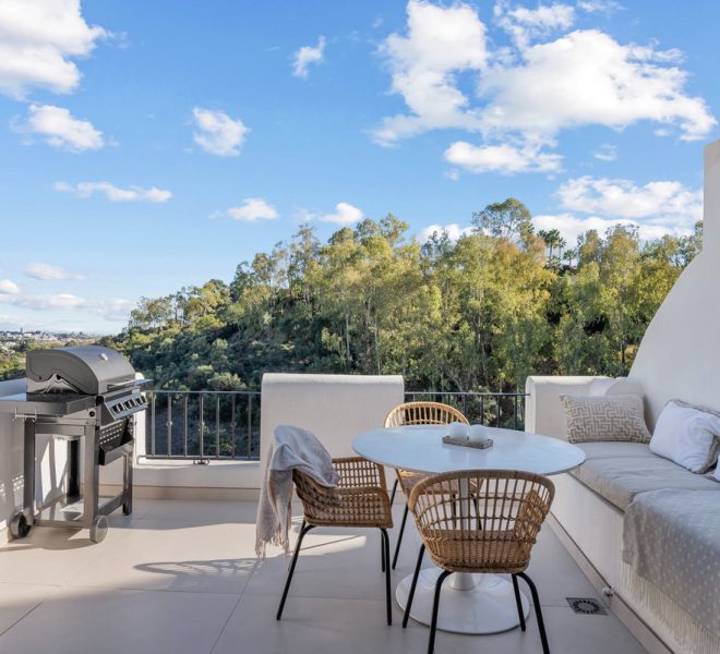 R5050198-Image 1-Middle Floor Apartment - 3 Beds - 110 Built