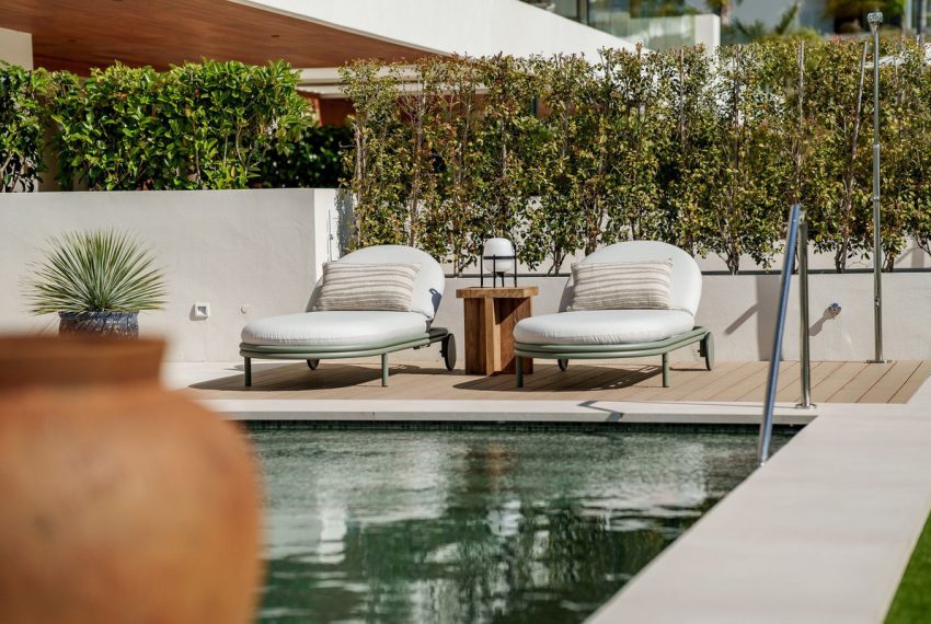 R5058217-Apartment-For-Sale-The-Golden-Mile-Ground-Floor-Apartment-4-Beds-417-Built-1