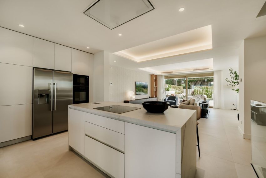 R5058217-Apartment-For-Sale-The-Golden-Mile-Ground-Floor-Apartment-4-Beds-417-Built-18