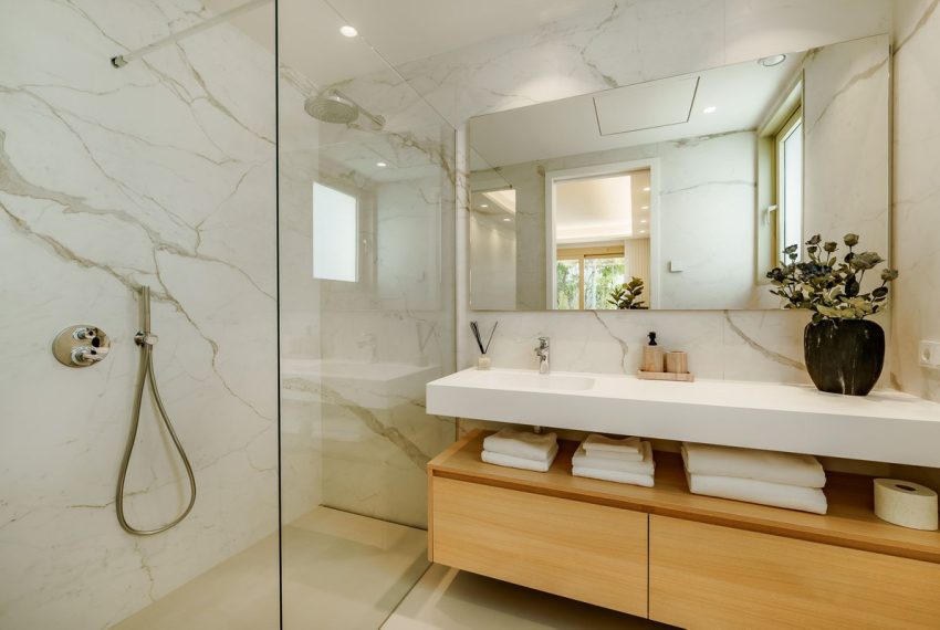 R5058217-Apartment-For-Sale-The-Golden-Mile-Ground-Floor-Apartment-4-Beds-417-Built-19