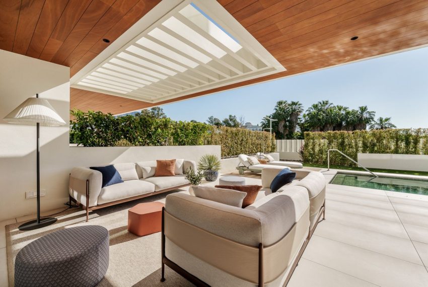 R5058217-Apartment-For-Sale-The-Golden-Mile-Ground-Floor-Apartment-4-Beds-417-Built-4