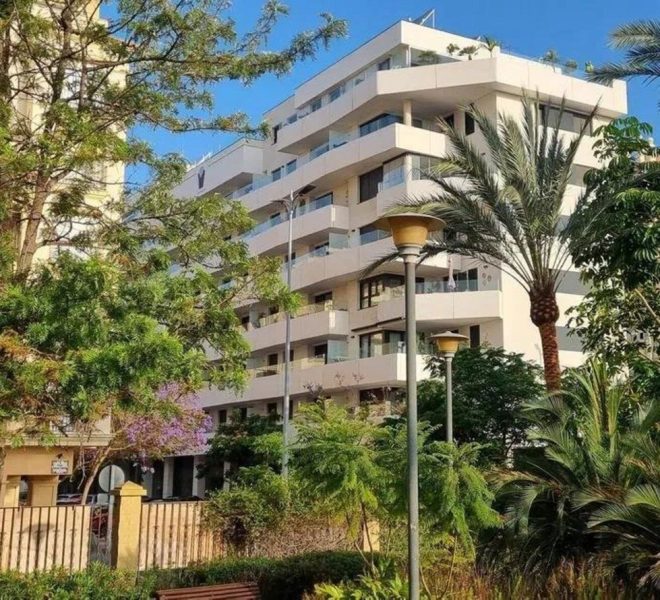 R5063341-Image 1-Penthouse - 3 Beds - 175 Built