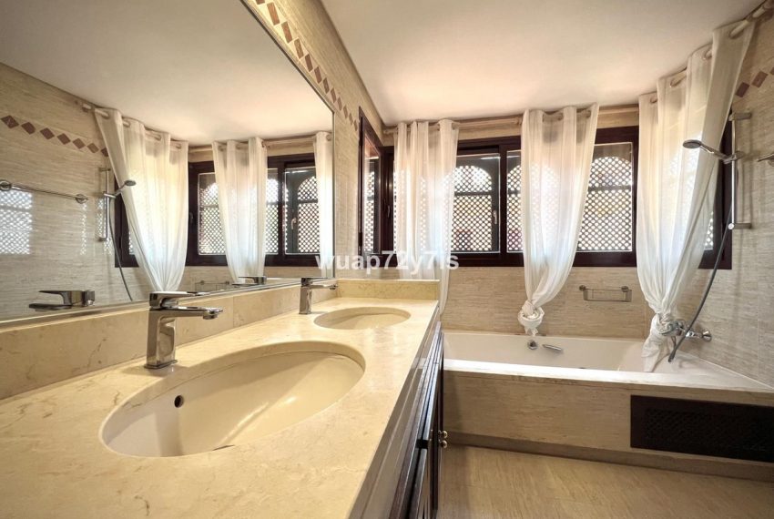 R5084263-Apartment-For-Sale-La-Mairena-Penthouse-2-Beds-95-Built-14