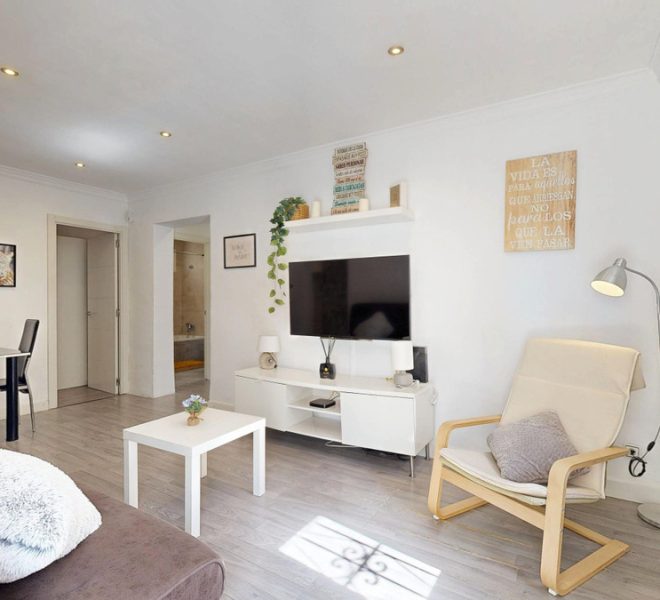 R5200423-Image 1-Ground Floor Apartment - 2 Beds - 69 Built