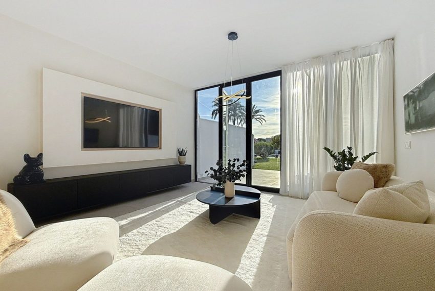 R5215654-House-For-Sale-Nueva-Andalucia-Townhouse-4-Beds-230-Built-1