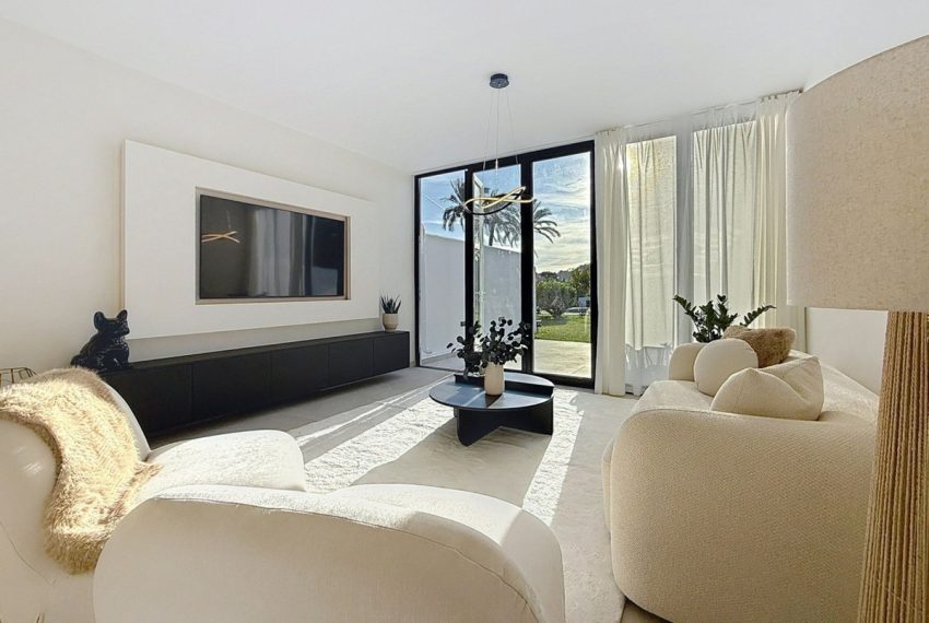 R5215654-House-For-Sale-Nueva-Andalucia-Townhouse-4-Beds-230-Built-2