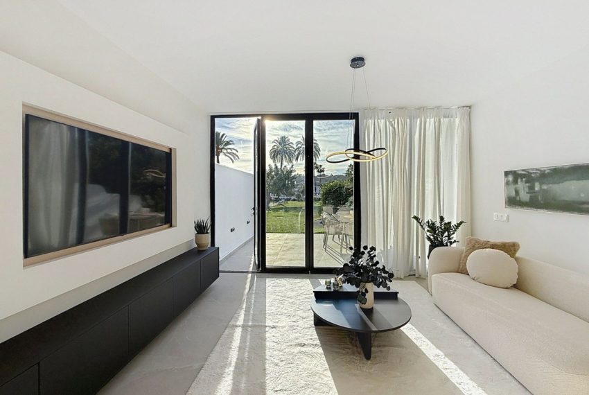 R5215654-House-For-Sale-Nueva-Andalucia-Townhouse-4-Beds-230-Built-4