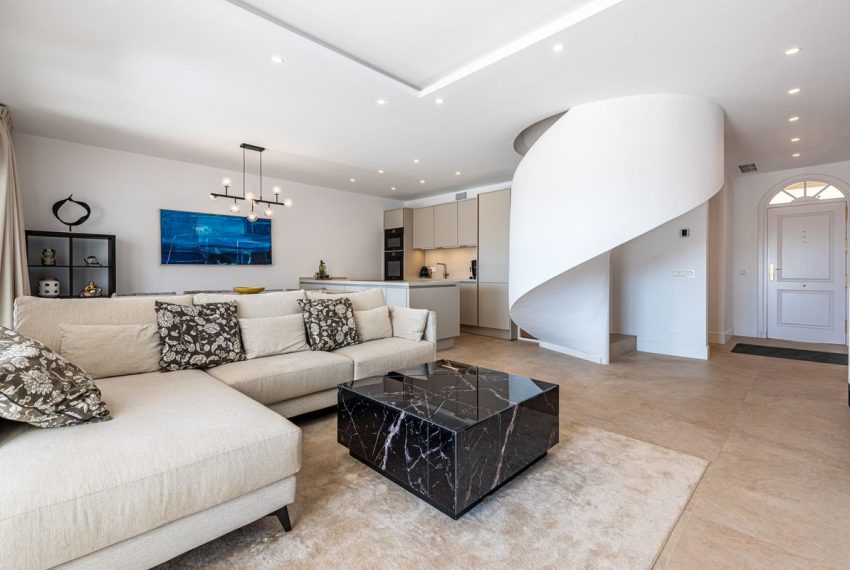 R5226784-House-For-Sale-Nueva-Andalucia-Townhouse-4-Beds-255-Built-1