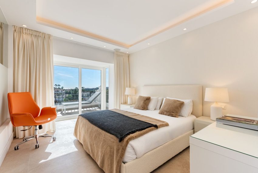 R5226784-House-For-Sale-Nueva-Andalucia-Townhouse-4-Beds-255-Built-13