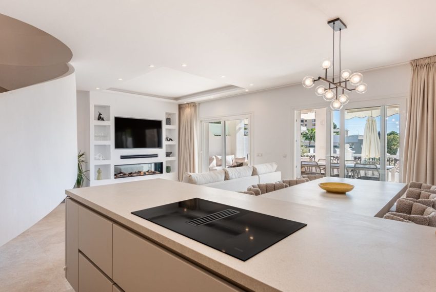 R5226784-House-For-Sale-Nueva-Andalucia-Townhouse-4-Beds-255-Built-3