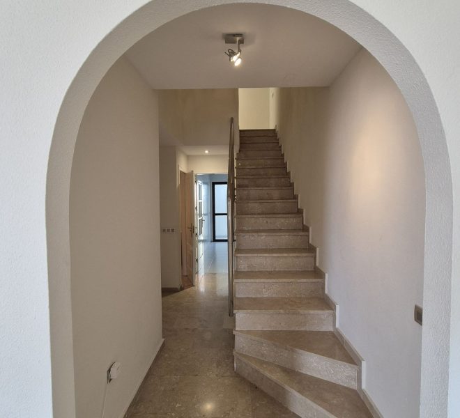 R5227660-Image 1-Duplex - 3 Beds - 117 Built