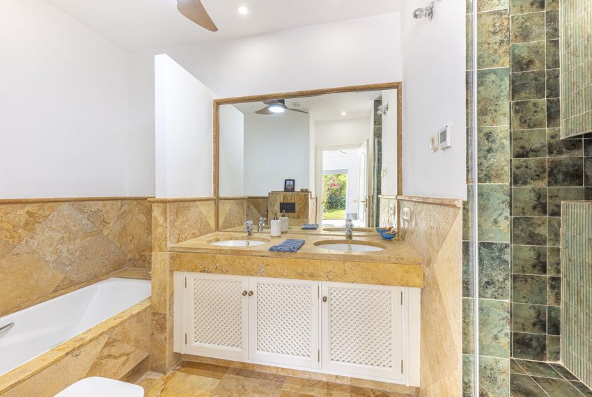 R5233384-House-For-Sale-Istan-Townhouse-3-Beds-175-Built-19