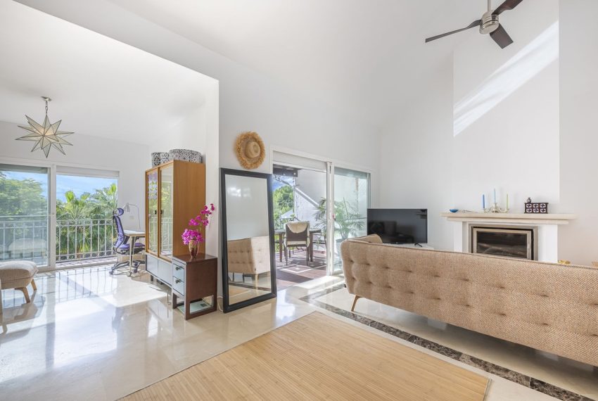 R5233384-House-For-Sale-Istan-Townhouse-3-Beds-175-Built-2