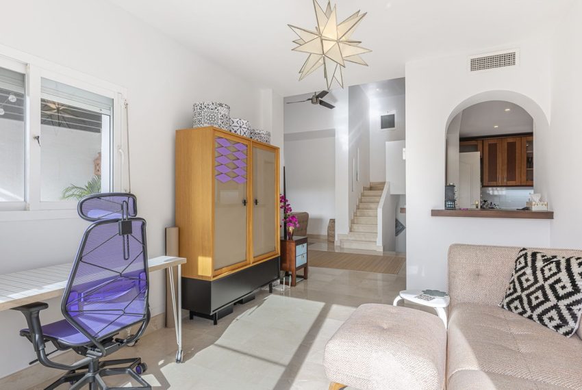 R5233384-House-For-Sale-Istan-Townhouse-3-Beds-175-Built-5