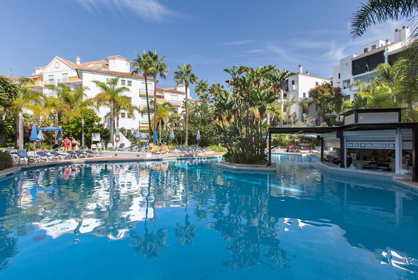 R5235802-Apartment-For-Sale-Marbella-Middle-Floor-Apartment-4-Beds-175-Built