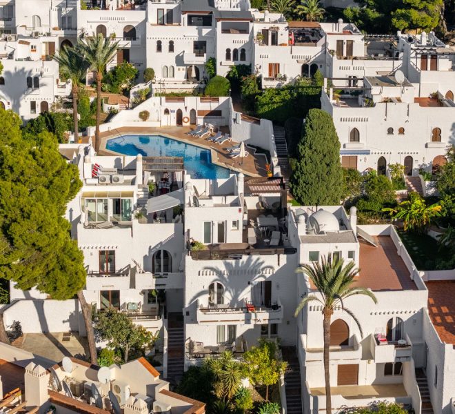 R5240485-Image 1-Townhouse - 4 Beds - 176 Built