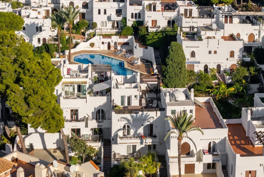 R5240485-House-For-Sale-Nueva-Andalucia-Townhouse-4-Beds-176-Built