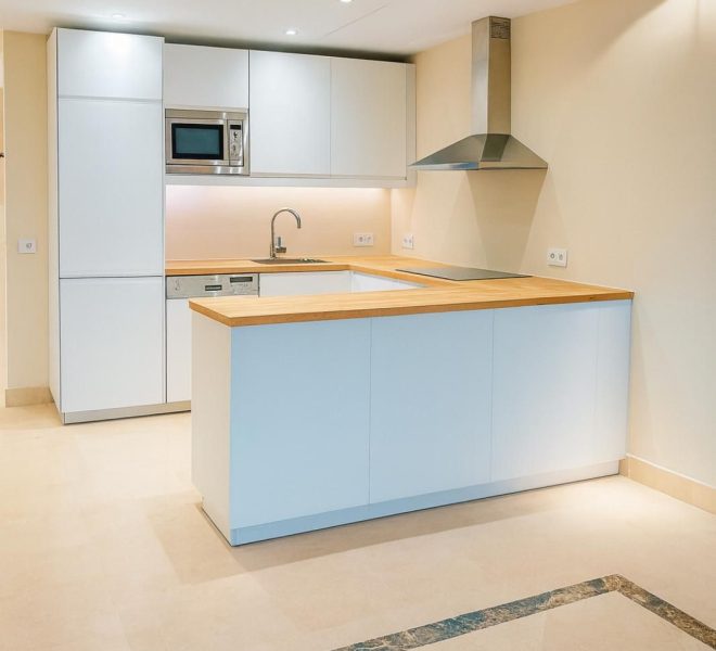 R5245336-Image 1-Ground Floor Apartment - 3 Beds - 151 Built