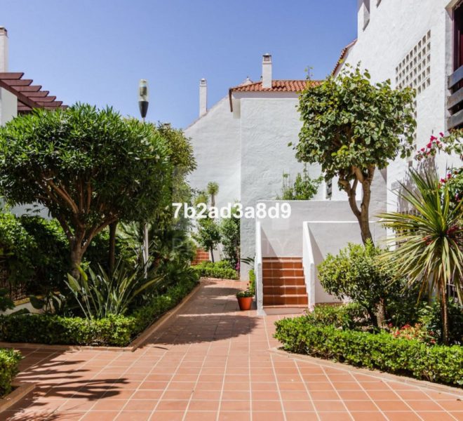 R5247775-Image 1-Middle Floor Apartment - 3 Beds - 130 Built