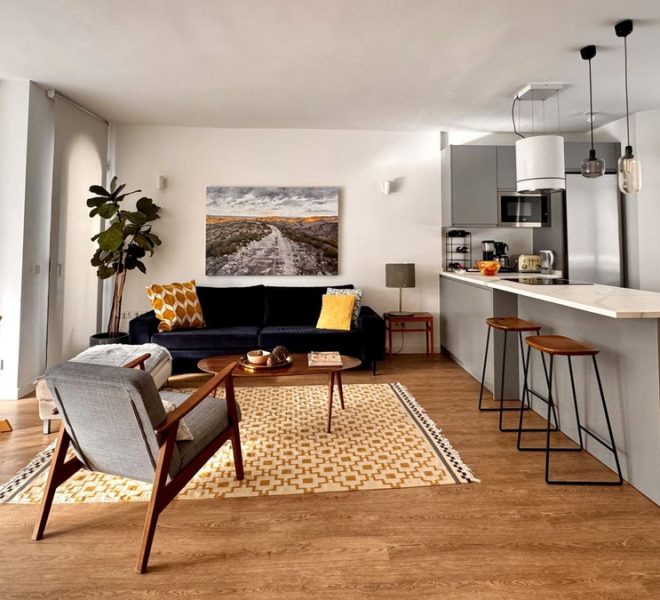 R5247925-Image 1-Penthouse - 3 Beds - 200 Built