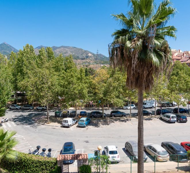 R5249857-Image 1-Middle Floor Apartment - 3 Beds - 75 Built