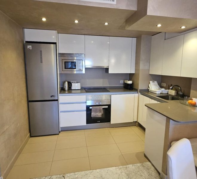 R5250136-Image 1-Middle Floor Apartment - 2 Beds - 94 Built