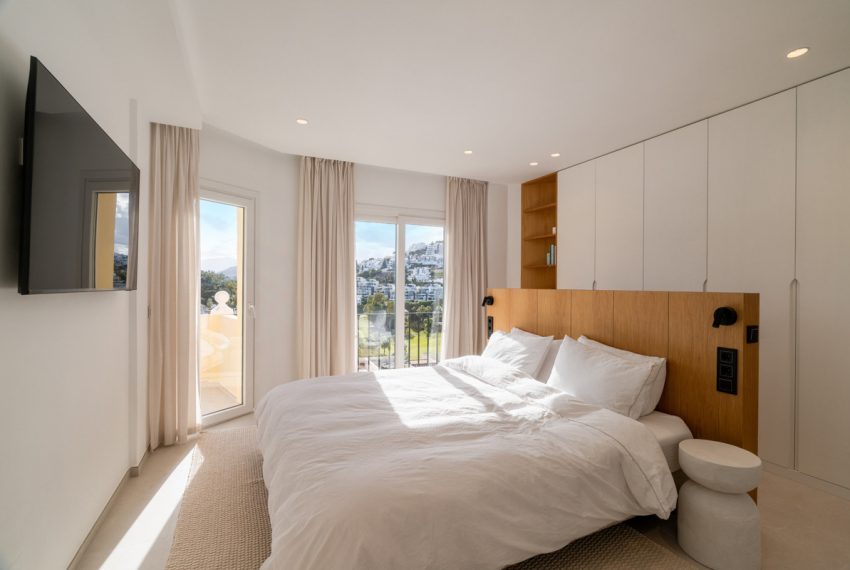 R5250397-Apartment-For-Sale-Benahavis-Penthouse-Duplex-3-Beds-200-Built-11