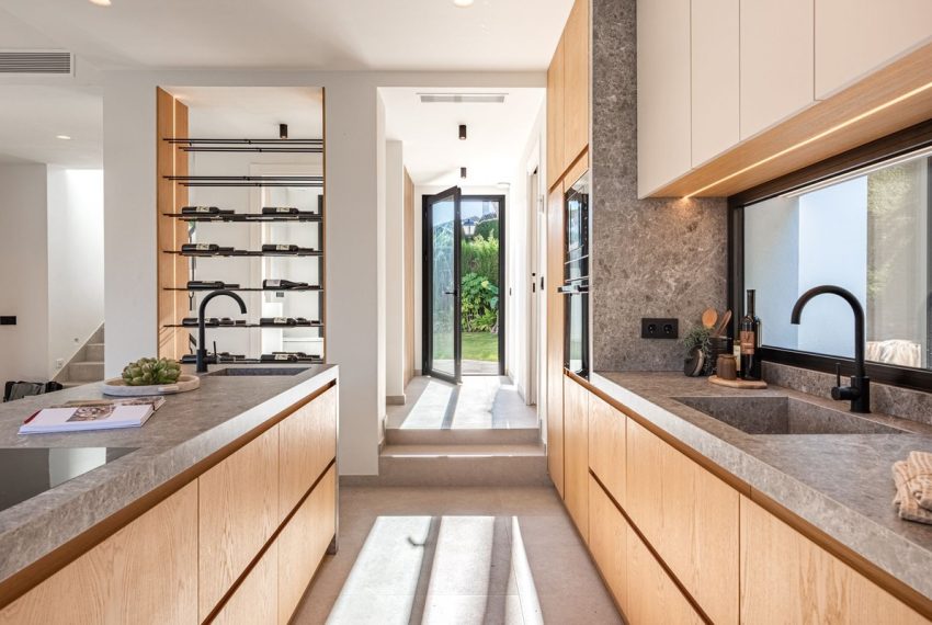 R5251444-House-For-Sale-Nueva-Andalucia-Detached-Villa-4-Beds-300-Built-19