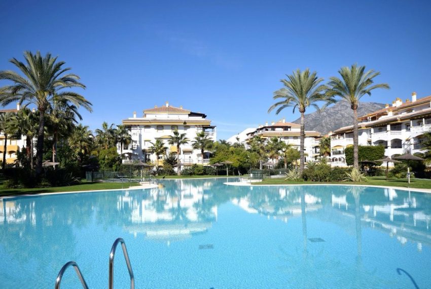R5253607-Apartment-For-Sale-Nueva-Andalucia-Penthouse-2-Beds-80-Built